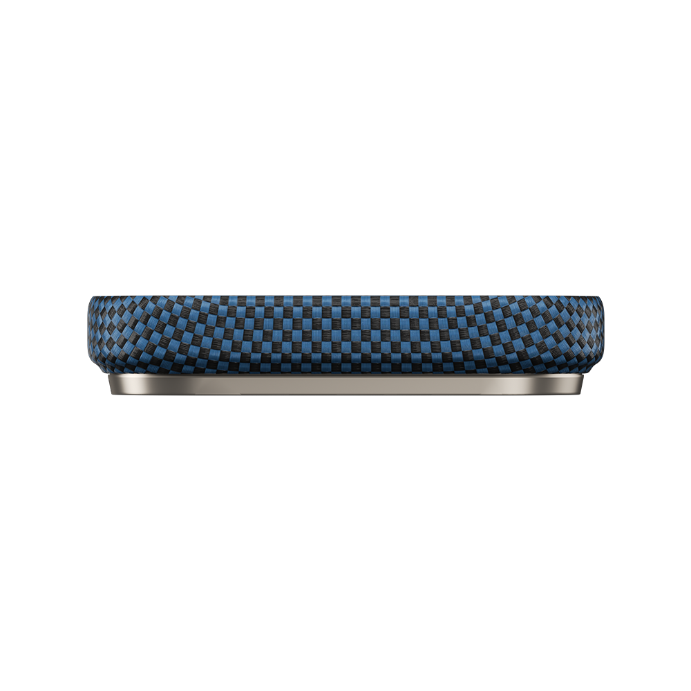 Rückansicht der goldenen ArmorTint Kevlar®-Faser Hülle für iPhone 17 Pro Max, MagSafe-kompatibel mit erhöhtem Linsenschutzrahmen.

