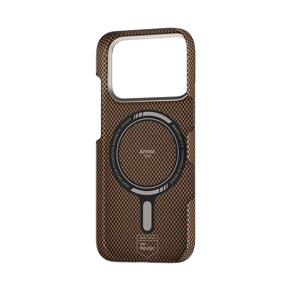 Rückansicht der goldenen ArmorTint Kevlar®-Faser Hülle für iPhone 17 Pro Max, MagSafe-kompatibel mit erhöhtem Linsenschutzrahmen.

