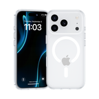 Klare Phone Hülle montiert auf iPhone 17 Pro, die transparentes Design und Kameradurchbruch zeigt.
