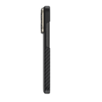 Seitenprofil der Montage ArmorPro Hülle für iPhone 17 Pro, die das schlanke Design, die Funktion ohne Signalstörungen und die ergonomische Tastenplatzierung hervorhebt.
